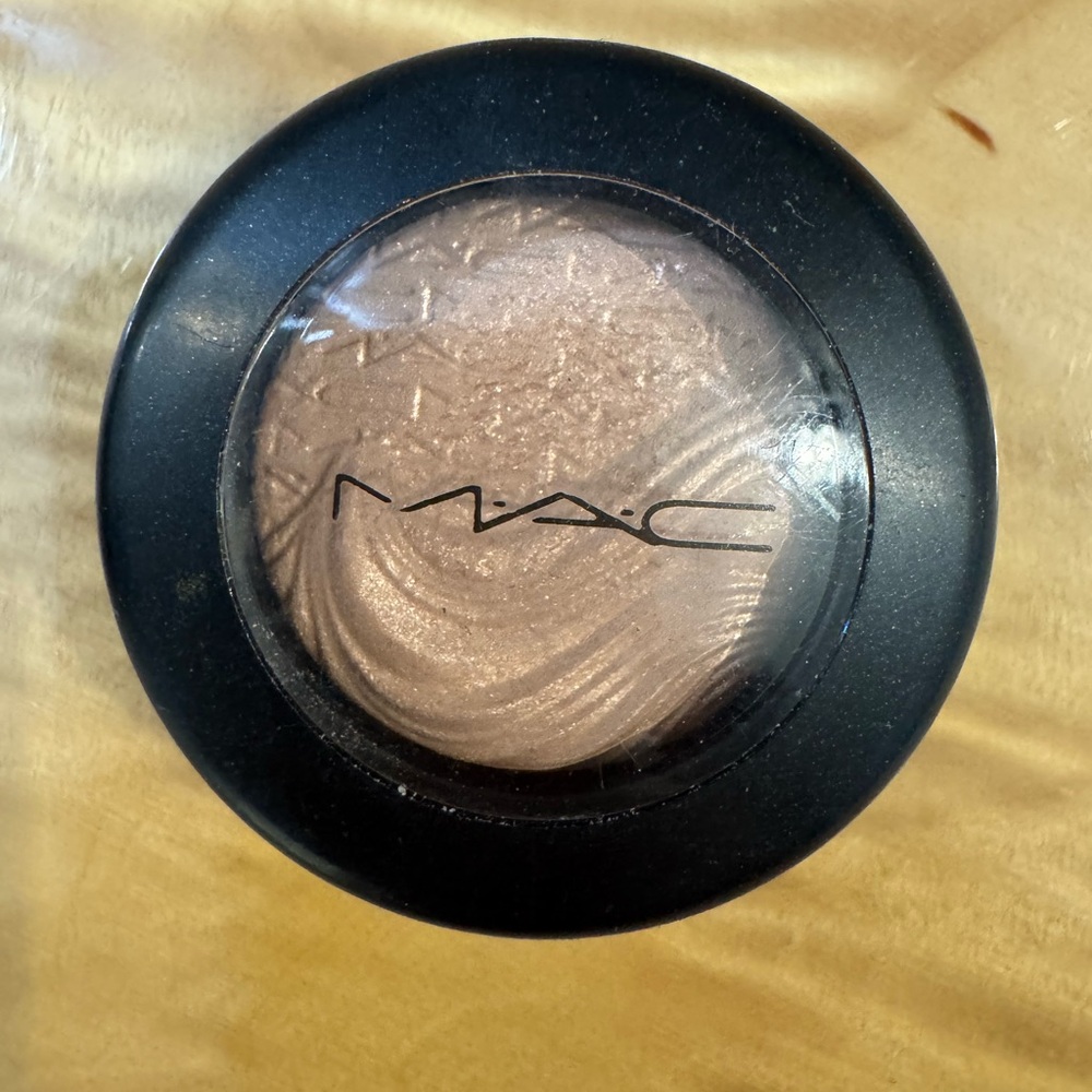 MAC Cosmetics Shimmery Natural Flirt Eyeshadow - Picture 3 of 3